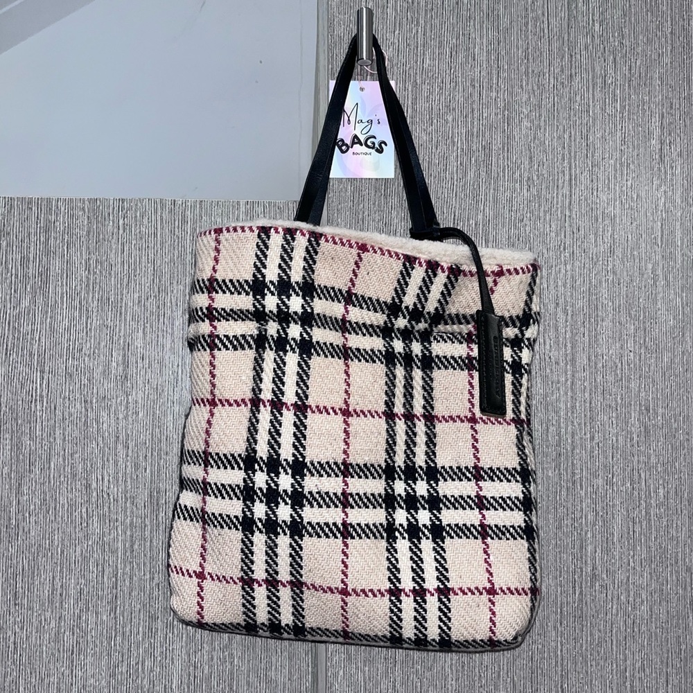 Burberry: Sherpa Fur Shearling Nova Check Reversible Tote โค๏ธ (rare find) - Picture 4 of 16